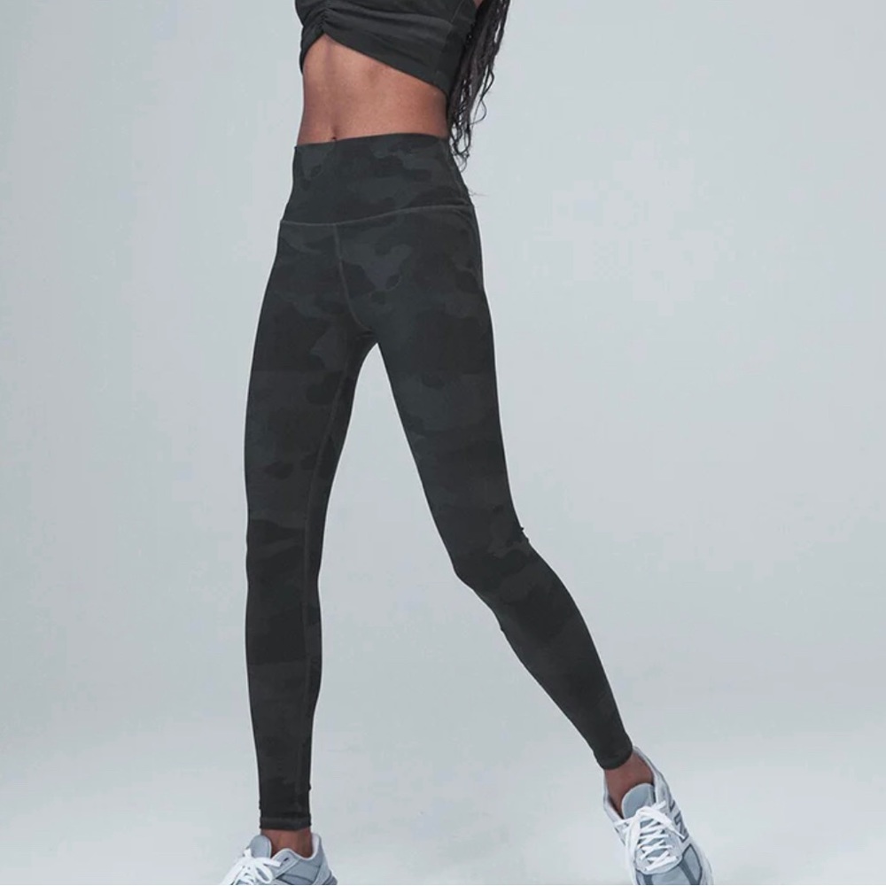 Alo High-Waist Camo Vapor Legging - size small